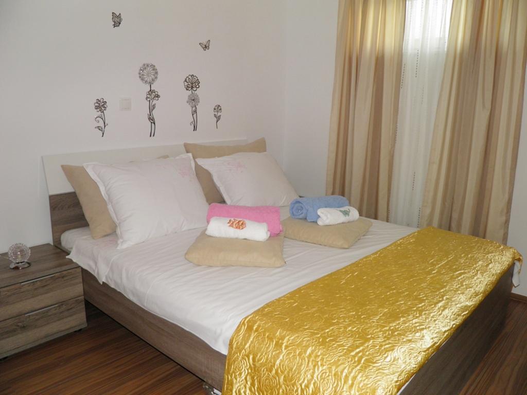 Apartment Leptir Podstrana