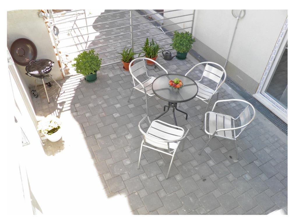 Leptir Apartment Podstrana